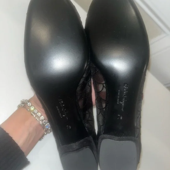 Ferragamo vara mesh bow pump size 7 1/2 nwt - Picture 10 of 16